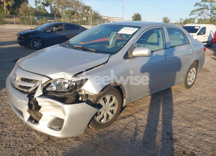 Photo 2 of 2013 Toyota Corolla L (VIN 2T1BU4EE7DC946052)