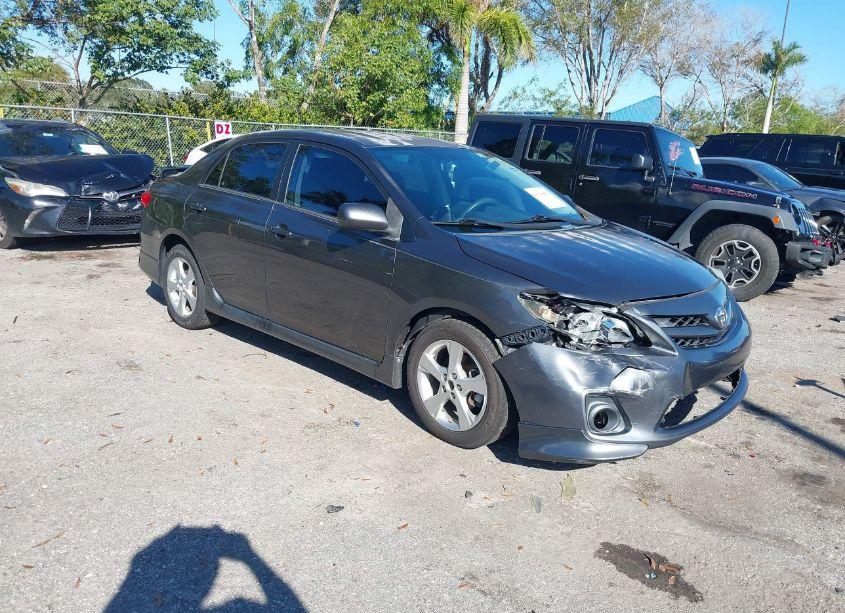 2013 Toyota Corolla S (VIN 2T1BU4EE7DC987426) main photo
