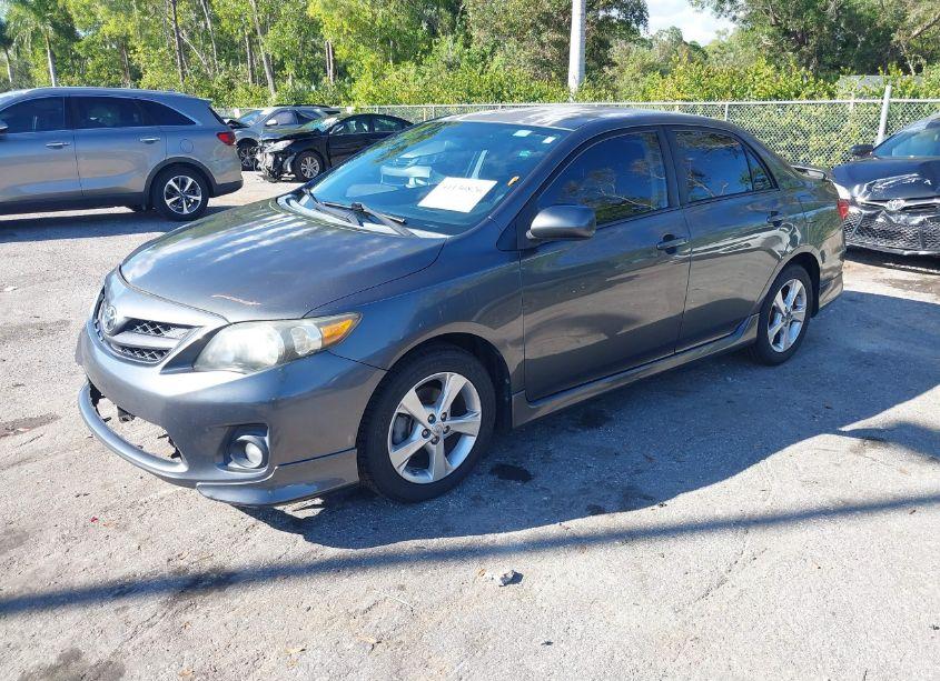 Photo 2 of 2013 Toyota Corolla S (VIN 2T1BU4EE7DC987426)