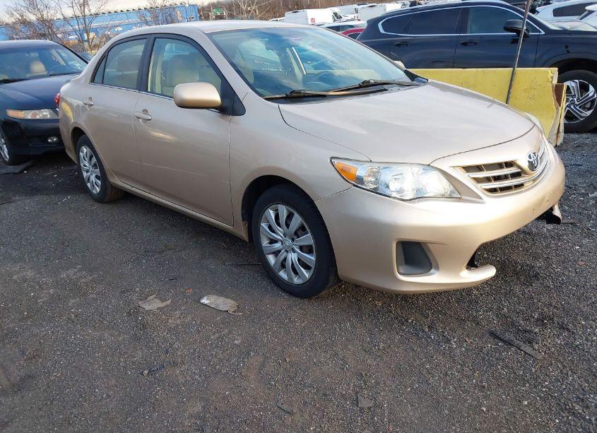 2013 Toyota Corolla LE (VIN 2T1BU4EE7DC987961) main photo