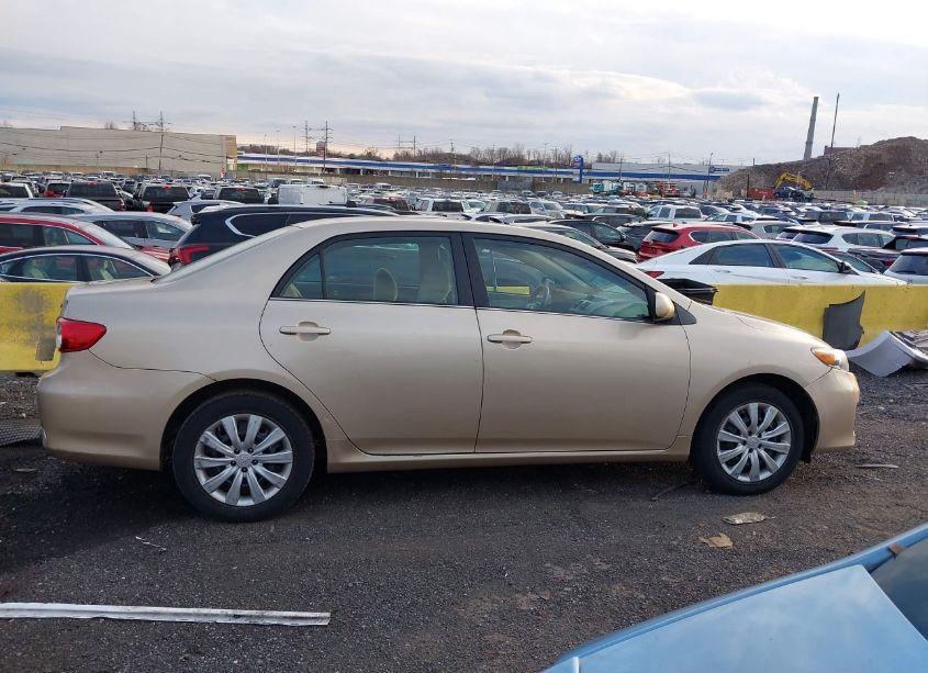 Photo 14 of 2013 Toyota Corolla LE (VIN 2T1BU4EE7DC987961)
