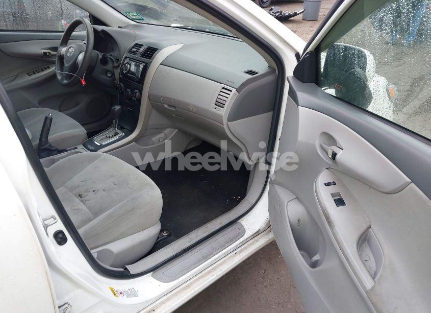 Photo 5 of 2010 Toyota Corolla LE (VIN 2T1BU4EE8AC332042)