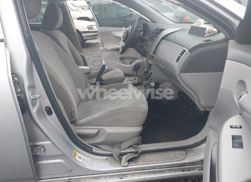 Photo 5 of 2010 Toyota Corolla LE (VIN 2T1BU4EE8AC507339)