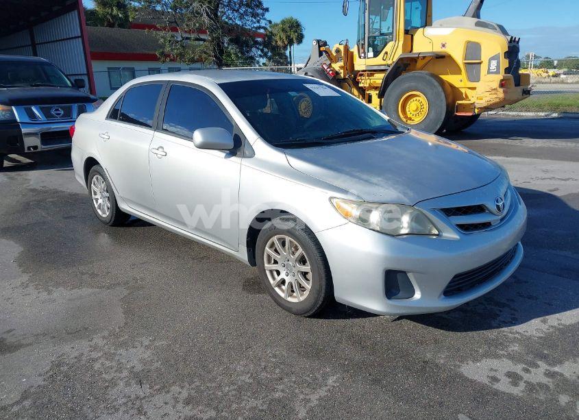 2011 Toyota Corolla LE (VIN 2T1BU4EE8BC749324) main photo