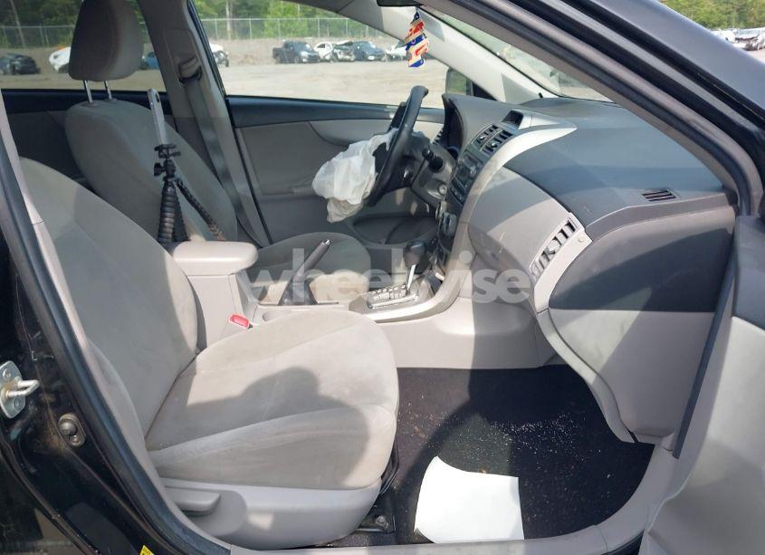 Photo 5 of 2012 Toyota Corolla LE (VIN 2T1BU4EE8CC895045)