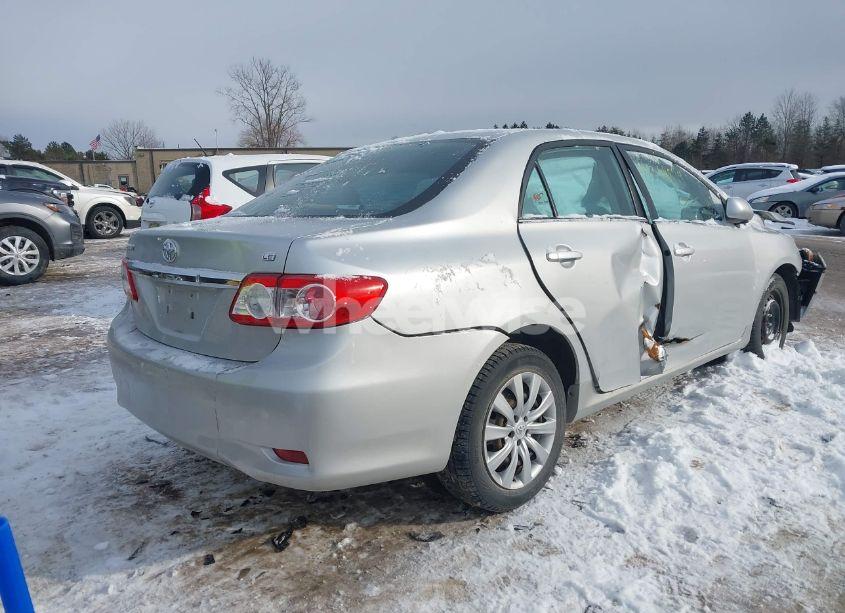 Photo 4 of 2013 Toyota Corolla LE (VIN 2T1BU4EE8DC013597)