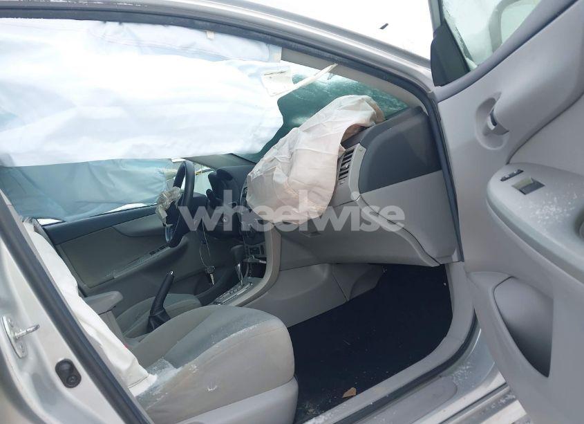 Photo 5 of 2013 Toyota Corolla LE (VIN 2T1BU4EE8DC013597)