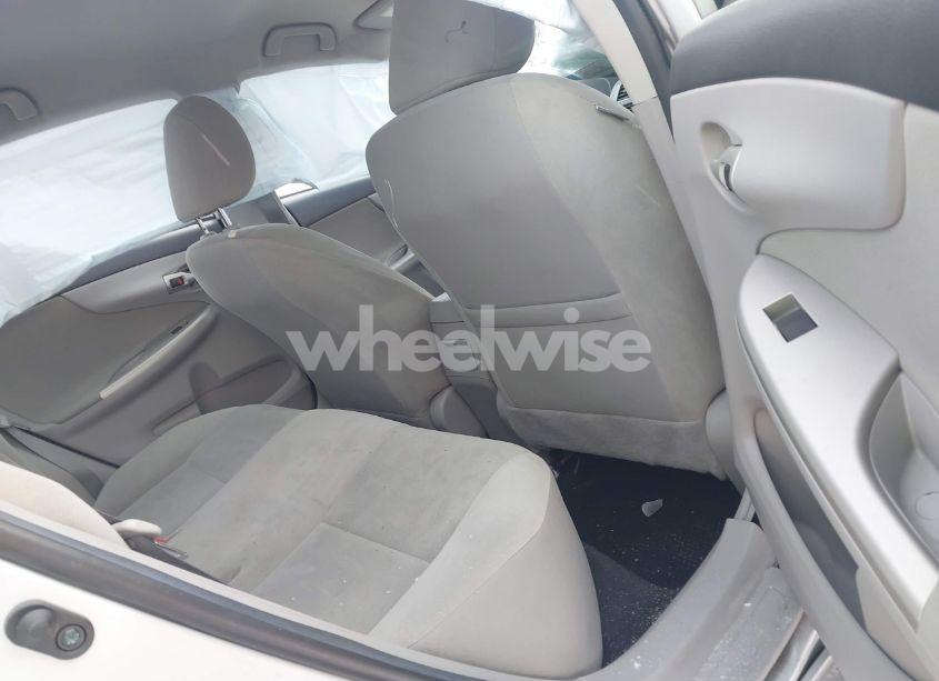 Photo 8 of 2013 Toyota Corolla LE (VIN 2T1BU4EE8DC013597)