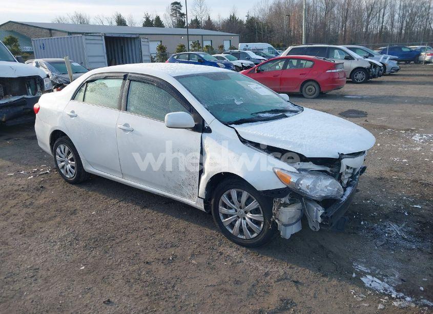 2013 Toyota Corolla LE (VIN 2T1BU4EE8DC045403) main photo