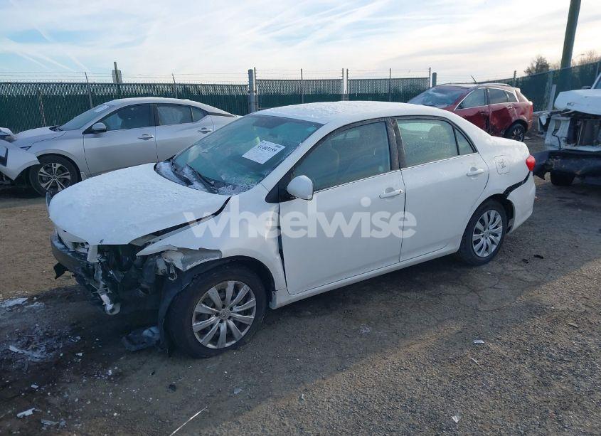 Photo 2 of 2013 Toyota Corolla LE (VIN 2T1BU4EE8DC045403)