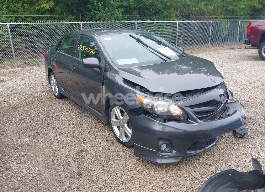 2013 Toyota Corolla S (VIN 2T1BU4EE8DC062475) main photo