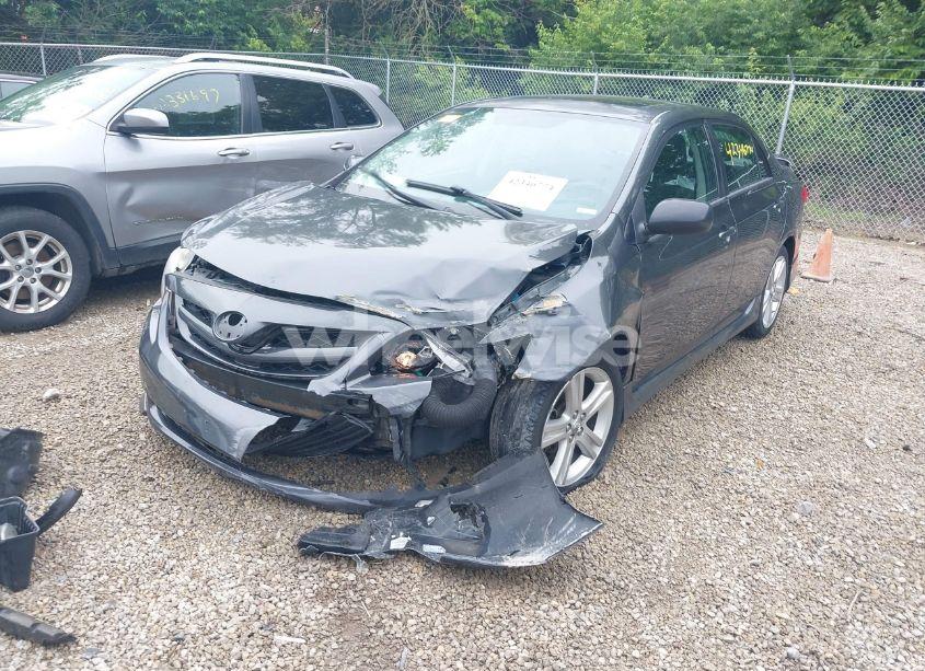 Photo 2 of 2013 Toyota Corolla S (VIN 2T1BU4EE8DC062475)