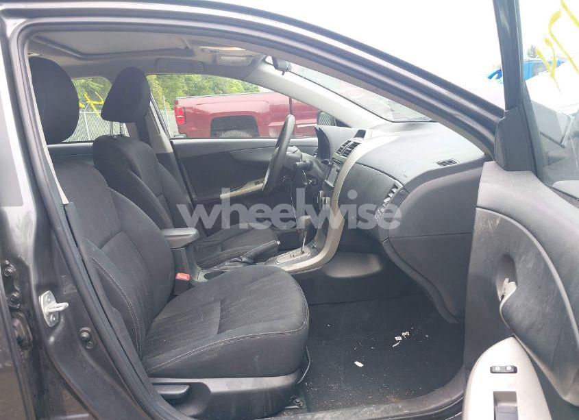 Photo 5 of 2013 Toyota Corolla S (VIN 2T1BU4EE8DC062475)