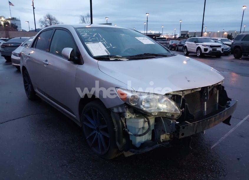 2013 Toyota Corolla LE (VIN 2T1BU4EE8DC070253) main photo