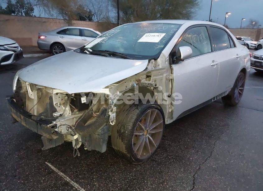 Photo 2 of 2013 Toyota Corolla LE (VIN 2T1BU4EE8DC070253)