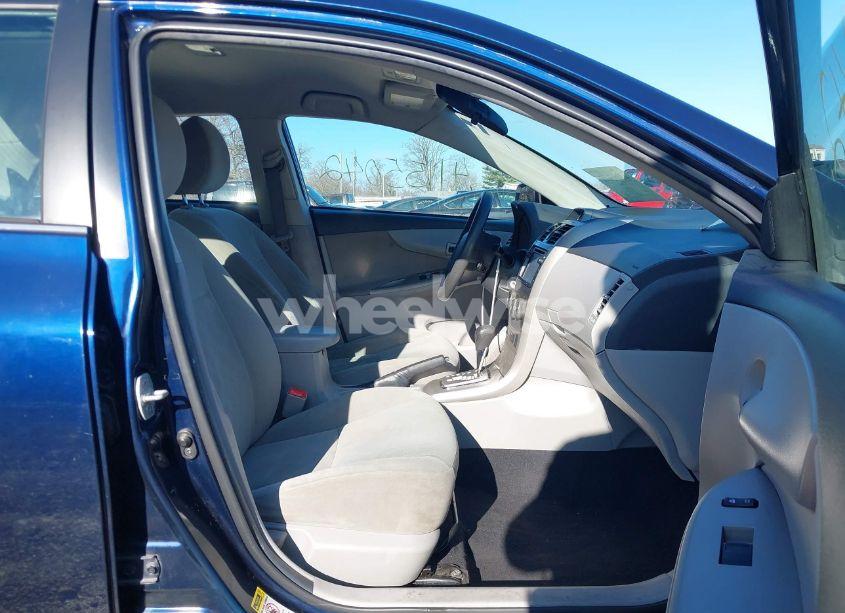 Photo 5 of 2013 Toyota Corolla LE (VIN 2T1BU4EE8DC074447)