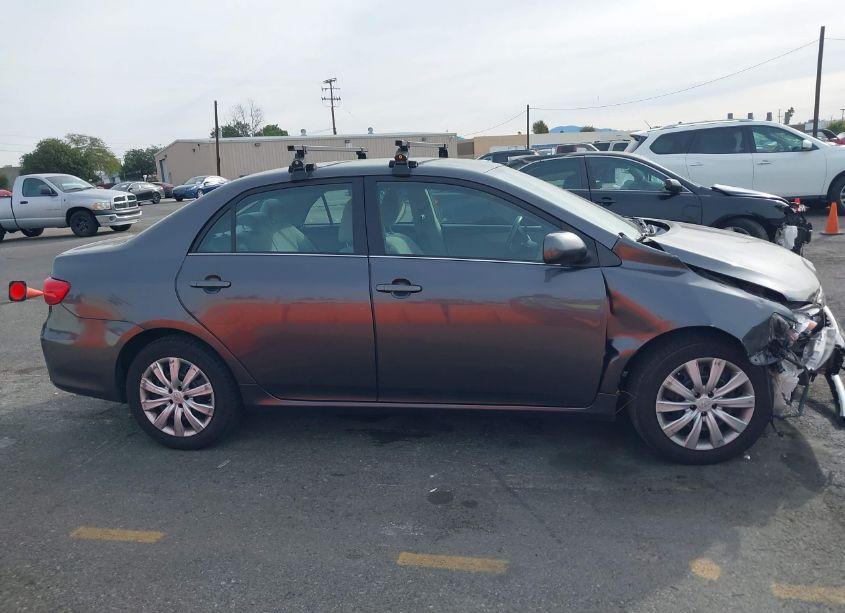 Photo 13 of 2013 Toyota Corolla LE (VIN 2T1BU4EE8DC097971)