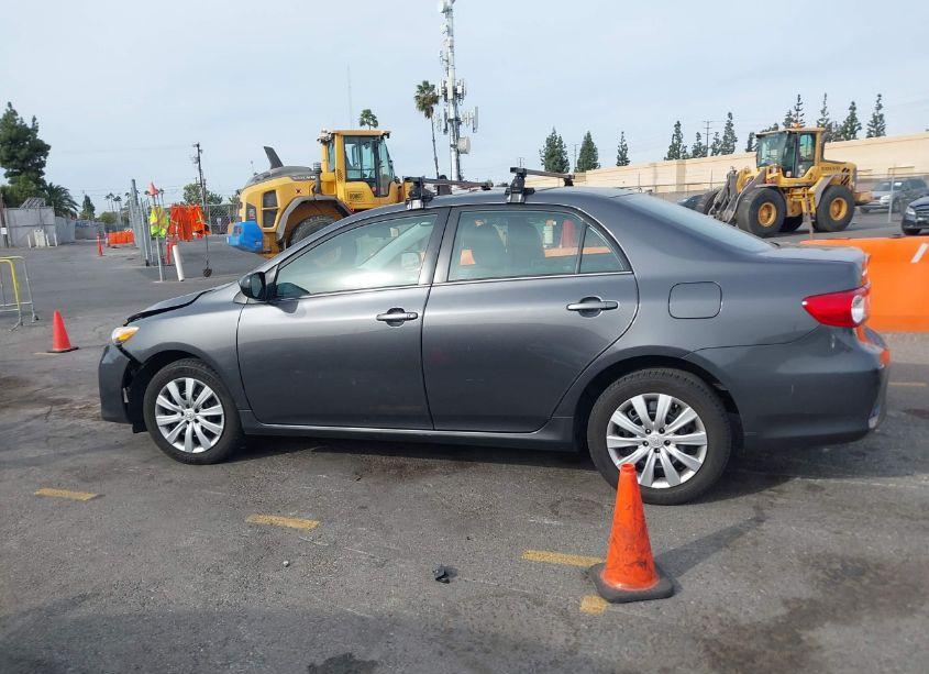 Photo 14 of 2013 Toyota Corolla LE (VIN 2T1BU4EE8DC097971)