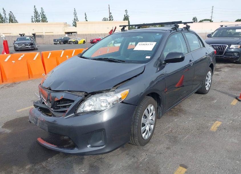 Photo 2 of 2013 Toyota Corolla LE (VIN 2T1BU4EE8DC097971)