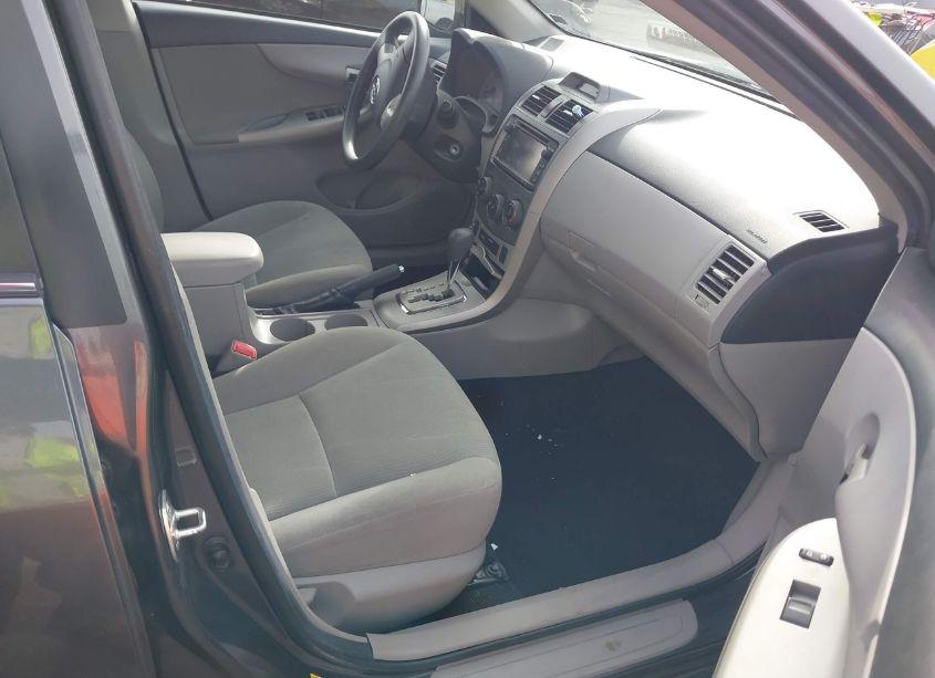 Photo 5 of 2013 Toyota Corolla LE (VIN 2T1BU4EE8DC097971)