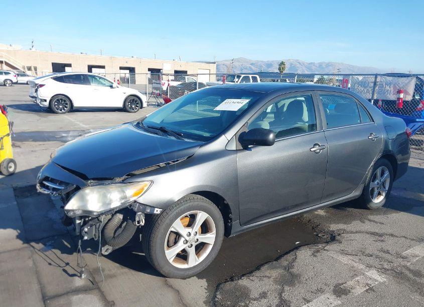 Photo 2 of 2013 Toyota Corolla LE (VIN 2T1BU4EE8DC114705)