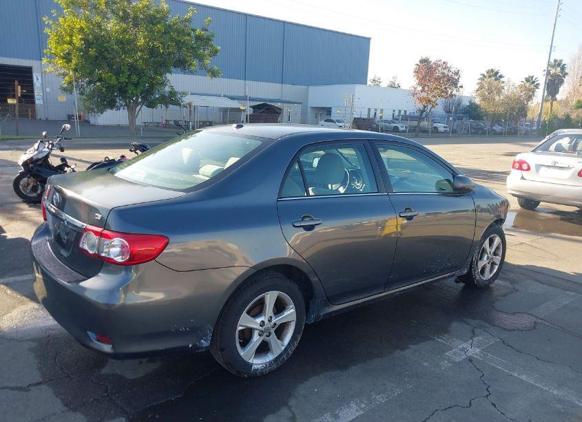 Photo 4 of 2013 Toyota Corolla LE (VIN 2T1BU4EE8DC114705)