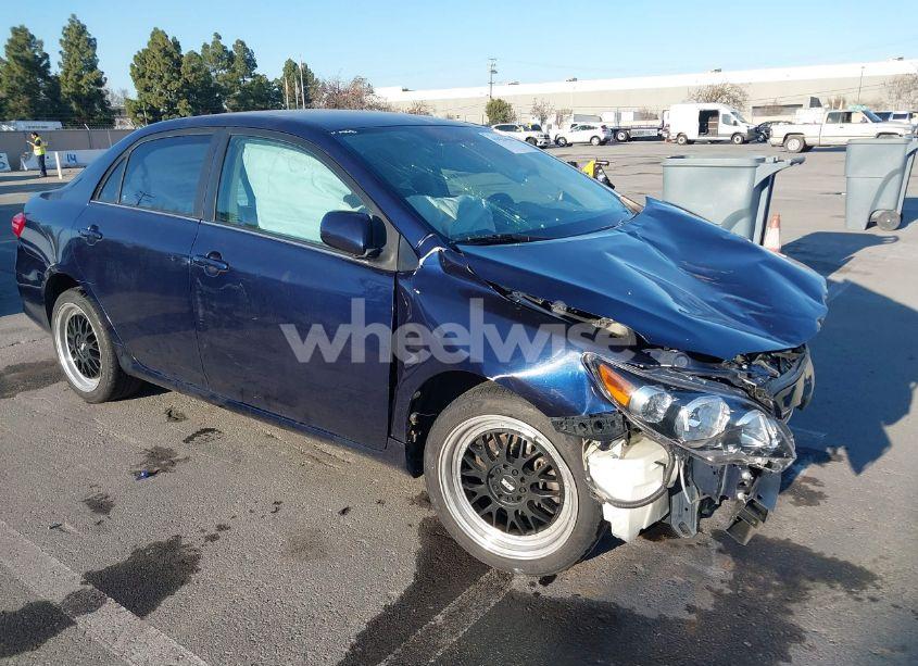 2013 Toyota Corolla LE (VIN 2T1BU4EE8DC924464) main photo