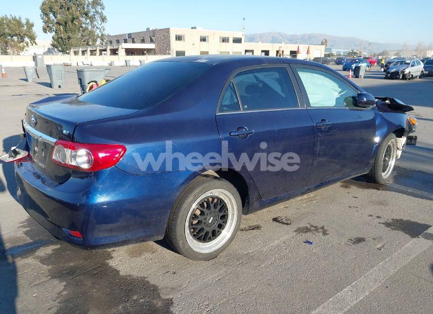 Photo 4 of 2013 Toyota Corolla LE (VIN 2T1BU4EE8DC924464)