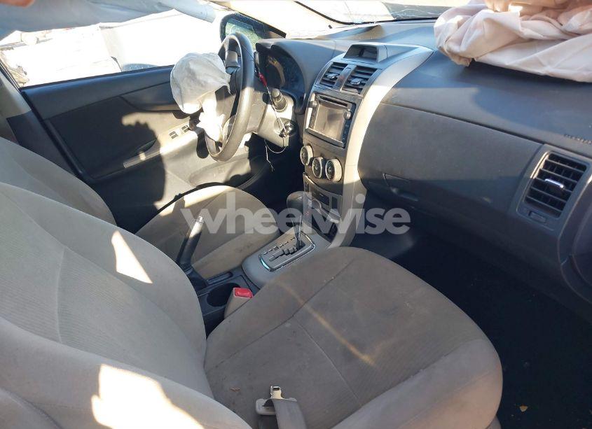 Photo 5 of 2013 Toyota Corolla LE (VIN 2T1BU4EE8DC924464)