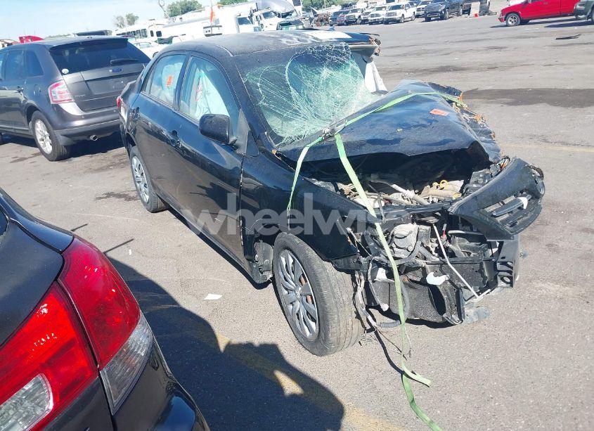 2013 Toyota Corolla LE (VIN 2T1BU4EE8DC933360) main photo