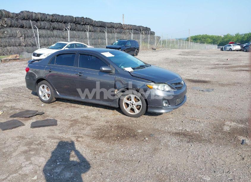 2013 Toyota Corolla S (VIN 2T1BU4EE8DC958906) main photo