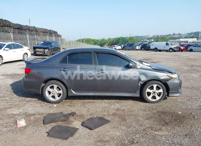 Photo 13 of 2013 Toyota Corolla S (VIN 2T1BU4EE8DC958906)