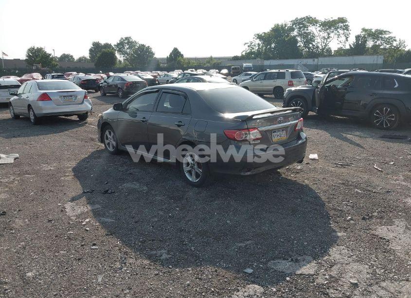 Photo 3 of 2013 Toyota Corolla S (VIN 2T1BU4EE8DC958906)