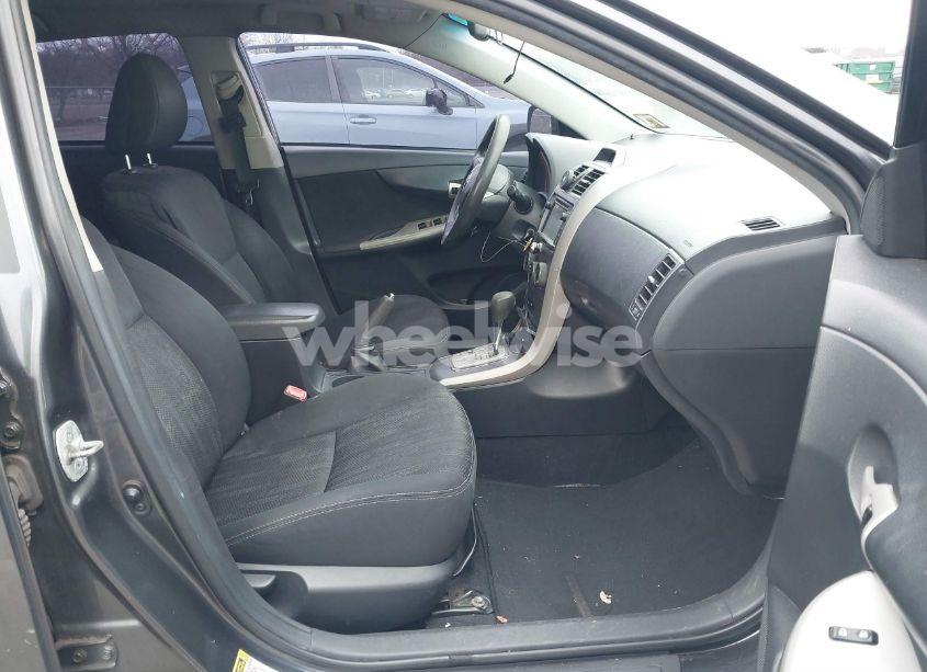 Photo 5 of 2013 Toyota Corolla S (VIN 2T1BU4EE8DC995146)