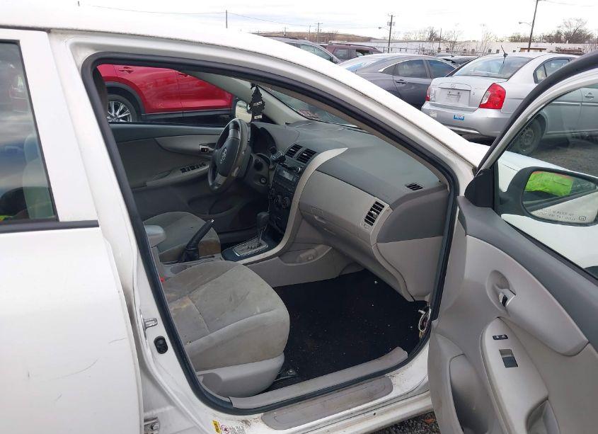 Photo 5 of 2010 Toyota Corolla LE (VIN 2T1BU4EE9AC531679)