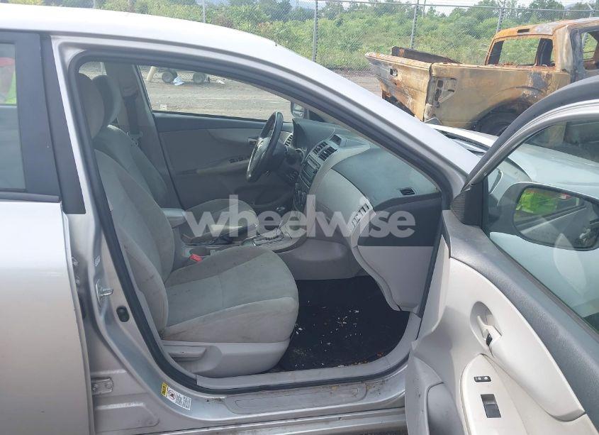 Photo 5 of 2012 Toyota Corolla LE (VIN 2T1BU4EE9CC868338)