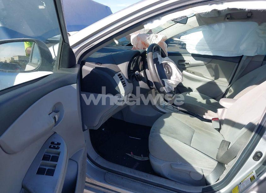 Photo 5 of 2012 Toyota Corolla LE (VIN 2T1BU4EE9CC872552)