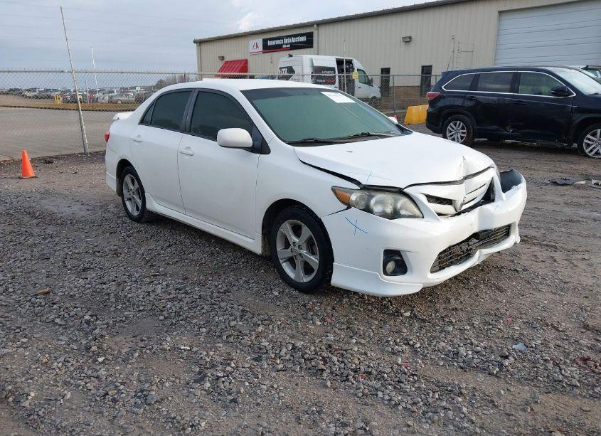 2013 Toyota Corolla S (VIN 2T1BU4EE9DC049654) main photo