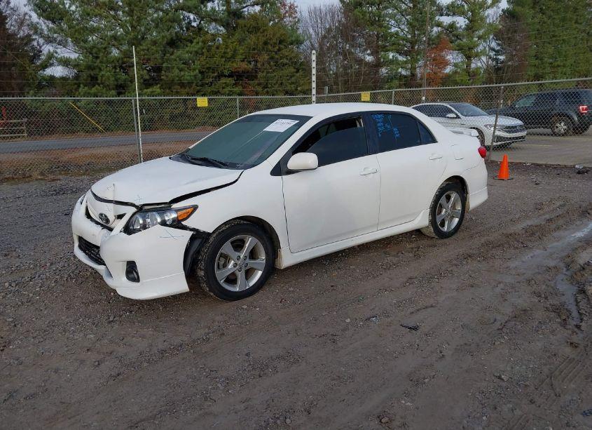 Photo 2 of 2013 Toyota Corolla S (VIN 2T1BU4EE9DC049654)