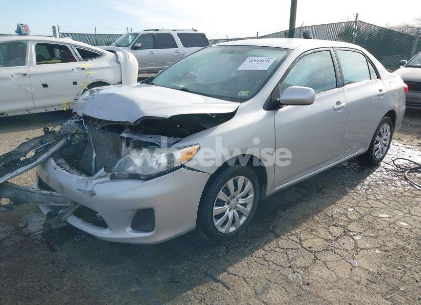 Photo 2 of 2013 Toyota Corolla LE (VIN 2T1BU4EE9DC079589)