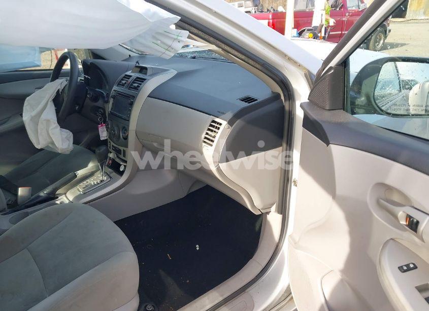 Photo 5 of 2013 Toyota Corolla LE (VIN 2T1BU4EE9DC079589)