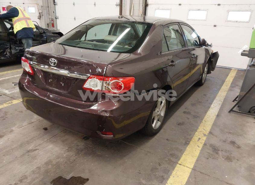 Photo 4 of 2013 Toyota Corolla LE SPECIAL EDITION (VIN 2T1BU4EE9DC096537)