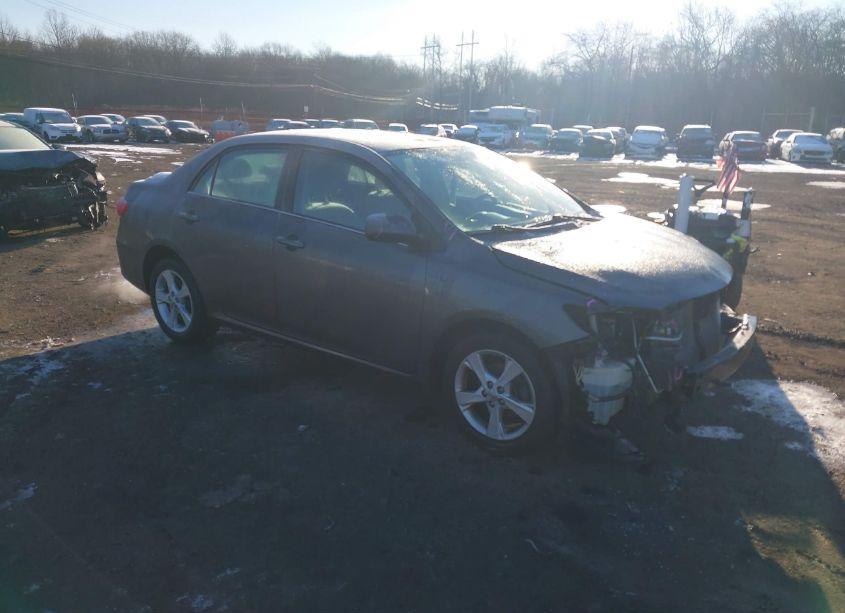 2013 Toyota Corolla LE (VIN 2T1BU4EE9DC115846) main photo