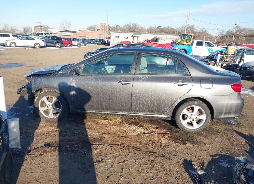 Photo 15 of 2013 Toyota Corolla LE (VIN 2T1BU4EE9DC115846)