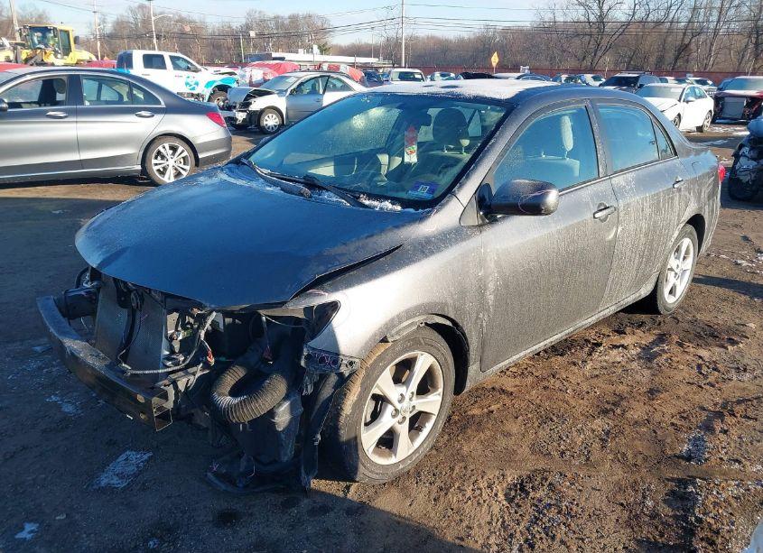 Photo 2 of 2013 Toyota Corolla LE (VIN 2T1BU4EE9DC115846)