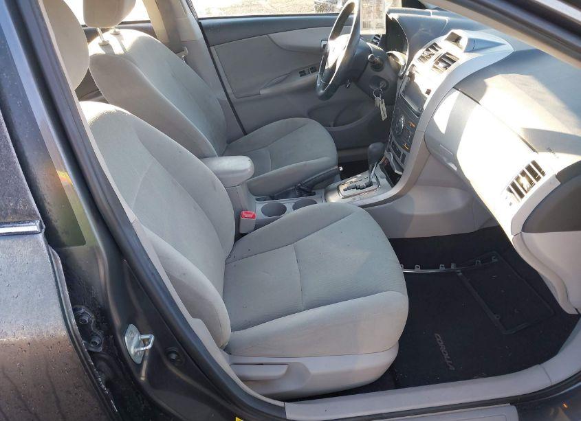 Photo 5 of 2013 Toyota Corolla LE (VIN 2T1BU4EE9DC115846)