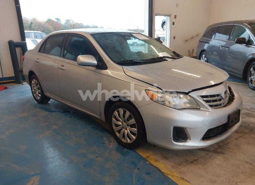2013 Toyota Corolla LE (VIN 2T1BU4EE9DC119122) main photo