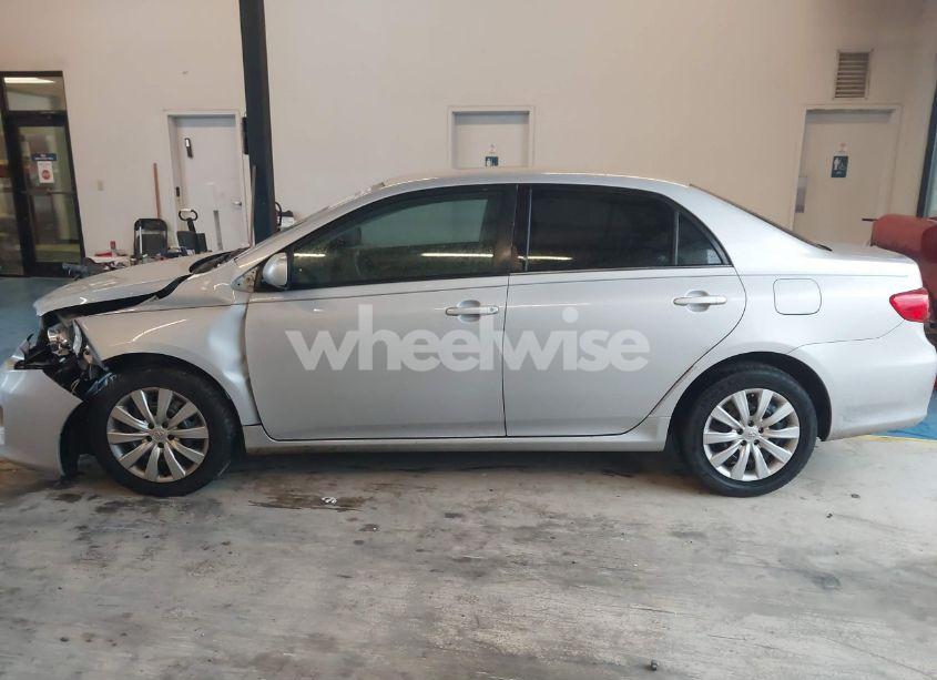 Photo 14 of 2013 Toyota Corolla LE (VIN 2T1BU4EE9DC119122)