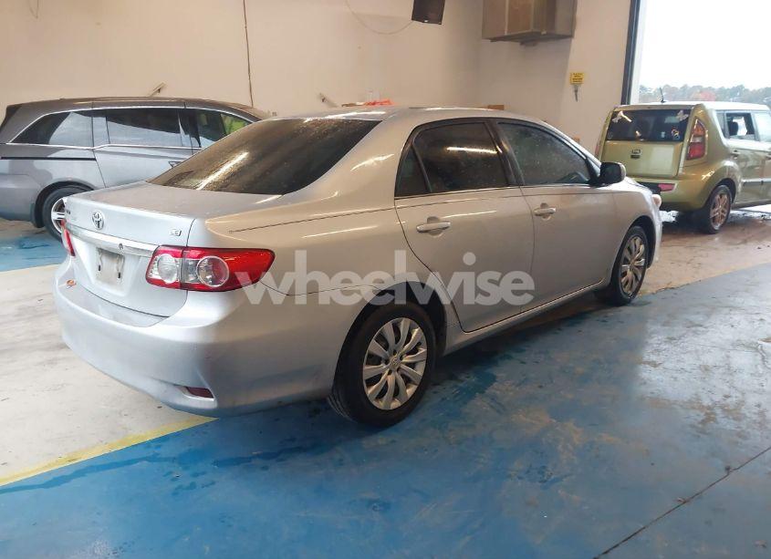 Photo 4 of 2013 Toyota Corolla LE (VIN 2T1BU4EE9DC119122)