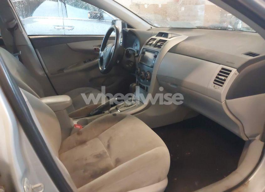 Photo 5 of 2013 Toyota Corolla LE (VIN 2T1BU4EE9DC119122)